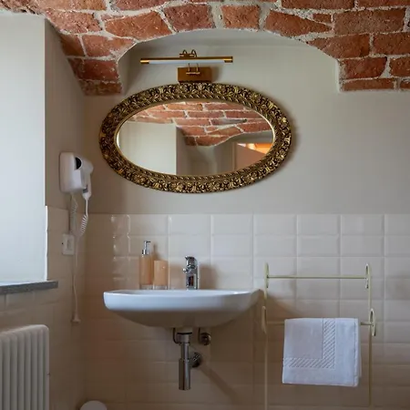 Cascina Baronina 3*