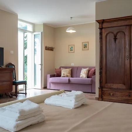 Cascina Baronina Bed & Breakfast Terruggia